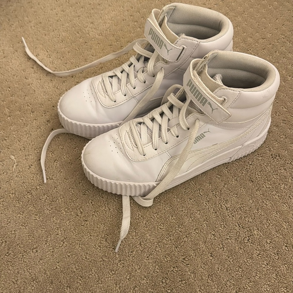 Pumas Womens high top 7.5